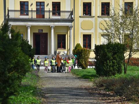 Sprzątali dla Polski - Przedszkolaki wzięły udział w ogólnopolskiej akcji - 16