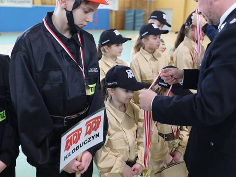 Młodzi druhowie i druhny z OSP wystartowali w zawodach w Chcianowie - 5
