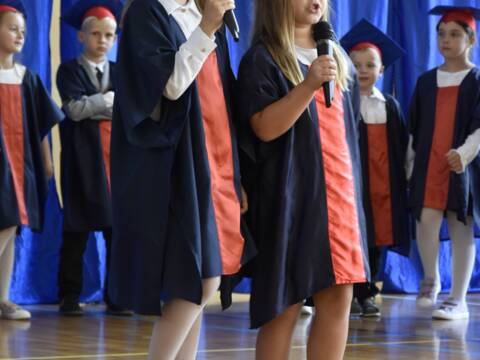 Rozpoczęcie roku szkolnego oraz pasowanie uczniów klas pierwszych - 34