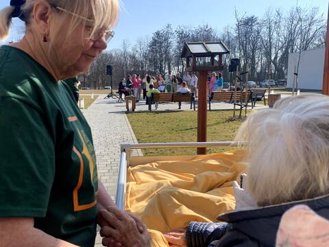 Jednym głosem. Ku Niebu. Chór „Skrzydła” poruszył serca w głogowskim hospicjum - 5