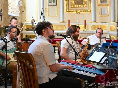 Koncert Chóru „Skrzydła” w Gaworzycach. Muzyka, wzruszenie i gest solidarności dla Antosia - 16