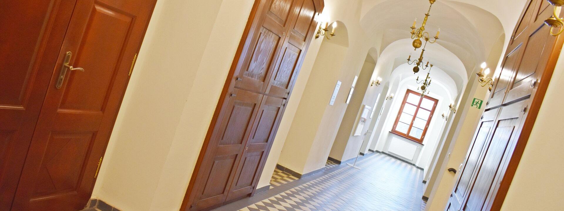 korytarz na pierwszym piętrze pałacu w gaworzycach