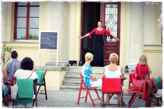 2015-08-03 Flamenco przed pałacem w Gaworzycach