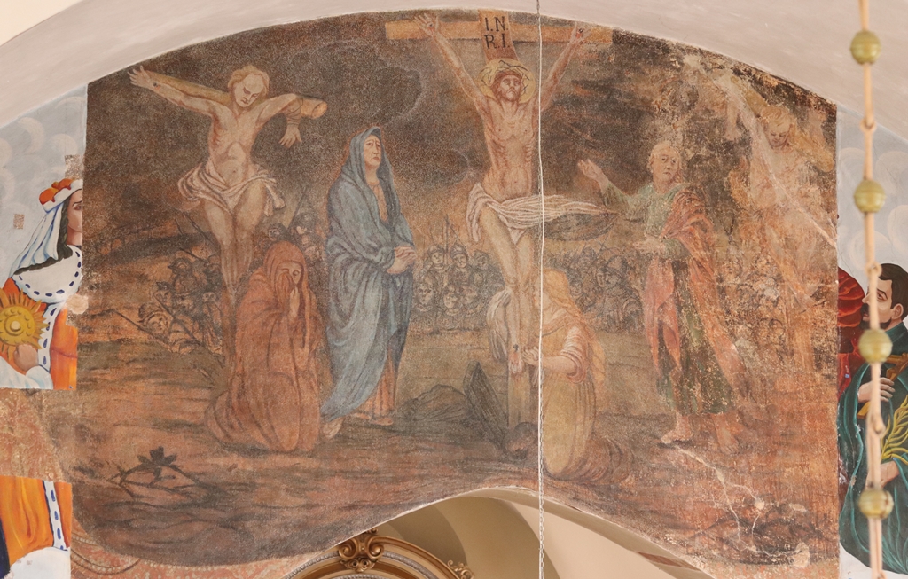 Ściana tęczowa w kościele pw. św. Jadwigi Śląskiej w Kłobuczynie przedstawiająca scenę ukrzyżowania